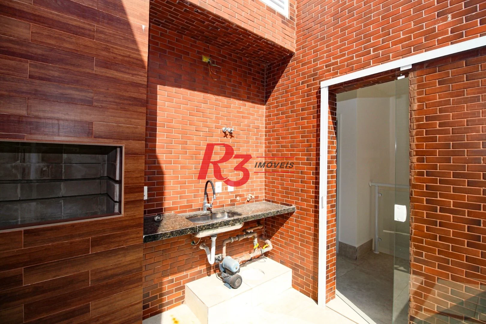 Sobrado com 3 dormitórios à venda, 190 m² por R$ 1.050.000,00 - Gonzaga - Santos/SP