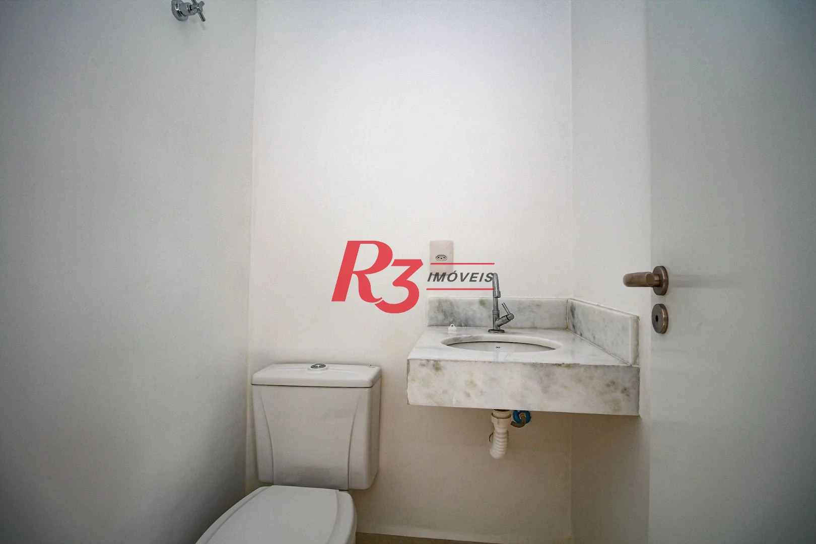 Sobrado com 3 dormitórios à venda, 190 m² por R$ 1.050.000,00 - Gonzaga - Santos/SP