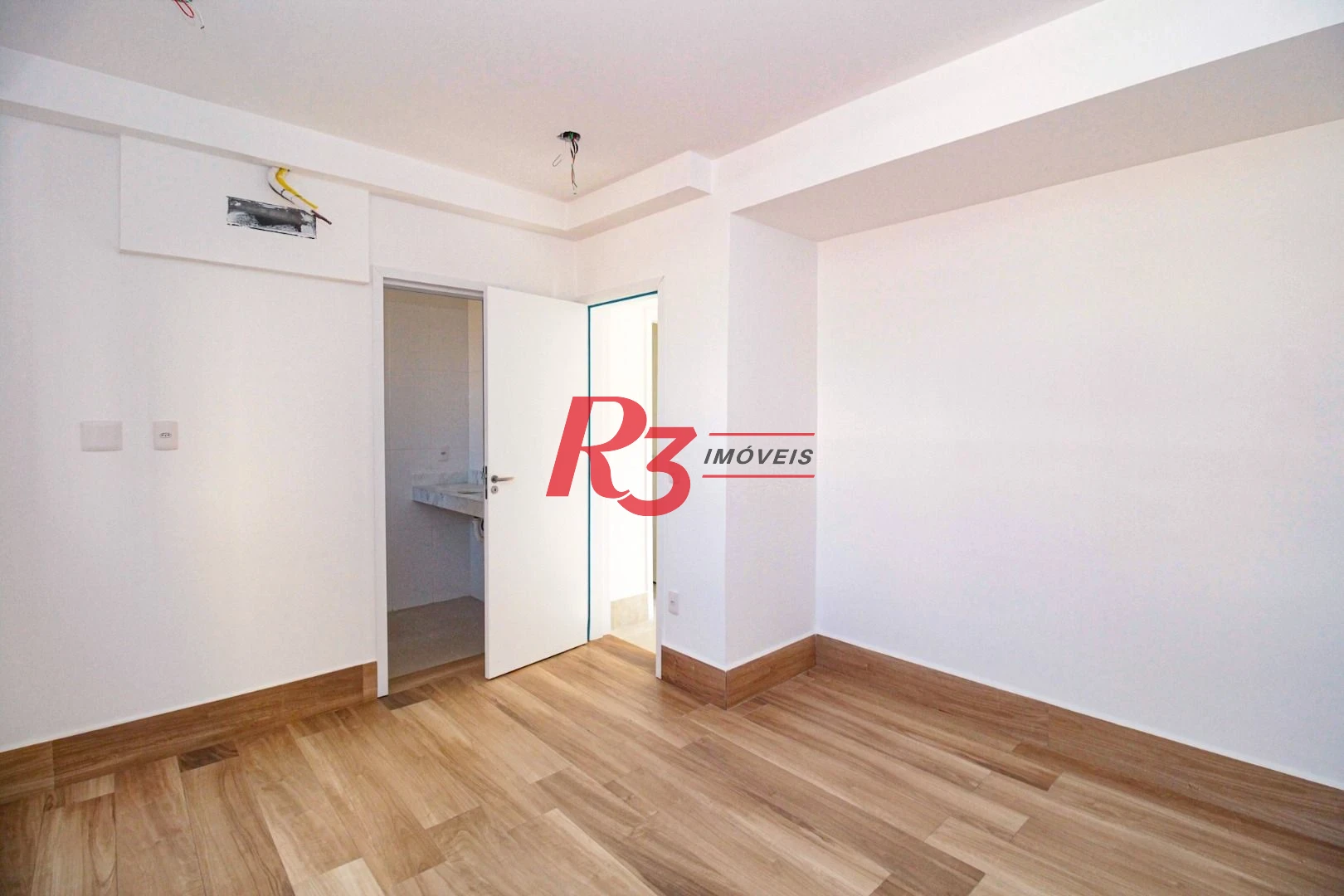 Sobrado com 3 dormitórios à venda, 190 m² por R$ 1.050.000,00 - Gonzaga - Santos/SP