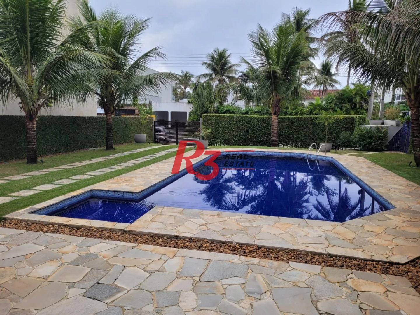 Casa com 4 dormitórios, 300 m² - venda por R$ 2.750.000,00 ou aluguel por R$ 13.500,00/mês - Acapulco - Guarujá/SP