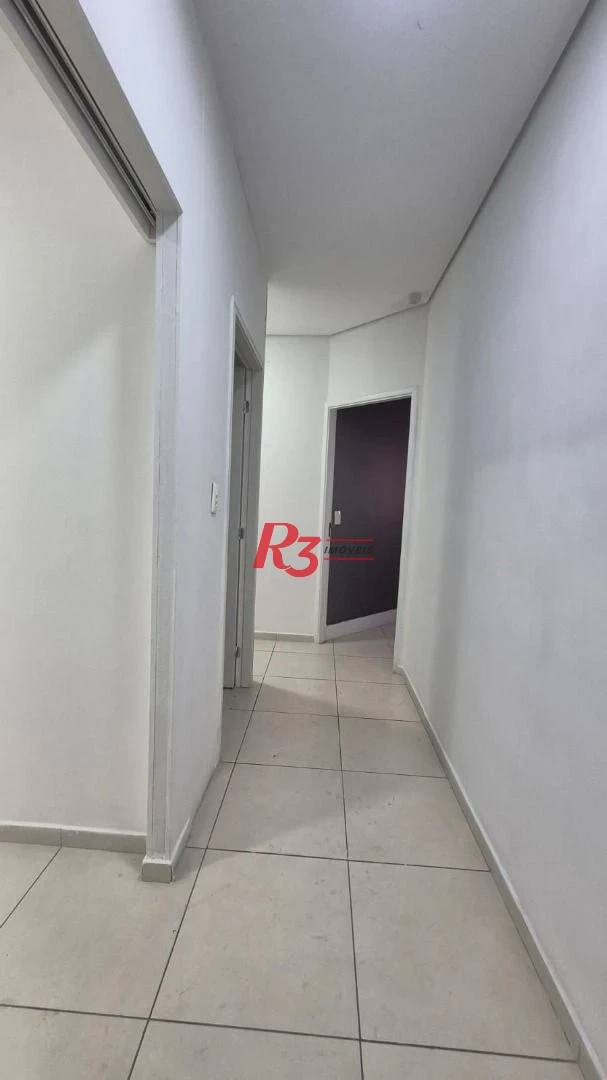 Excelente sala comercial para locação muito bem localizada em prédio com elevador, em frente a hospital, com divisórias e ares, 2 vagas, oportunidade!