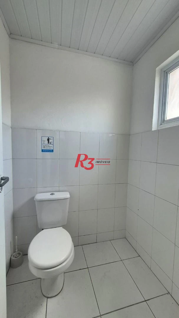 Excelente sala comercial para locação muito bem localizada em prédio com elevador, em frente a hospital, com divisórias e ares, 2 vagas, oportunidade!