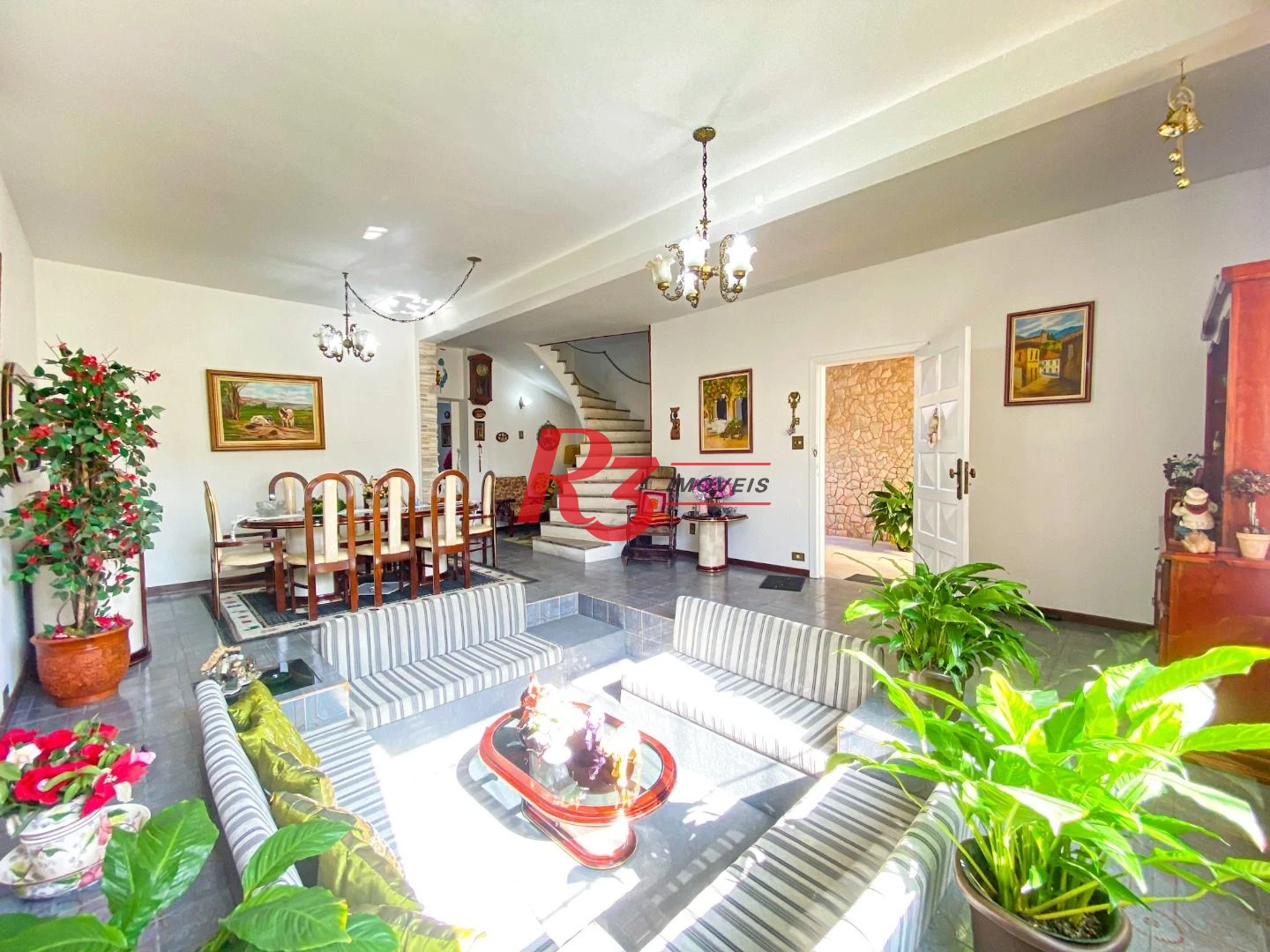 Excelente Casa a Venda 320m² 3 dorms sendo 1 suíte, 4 wc´s, 3 Vagas