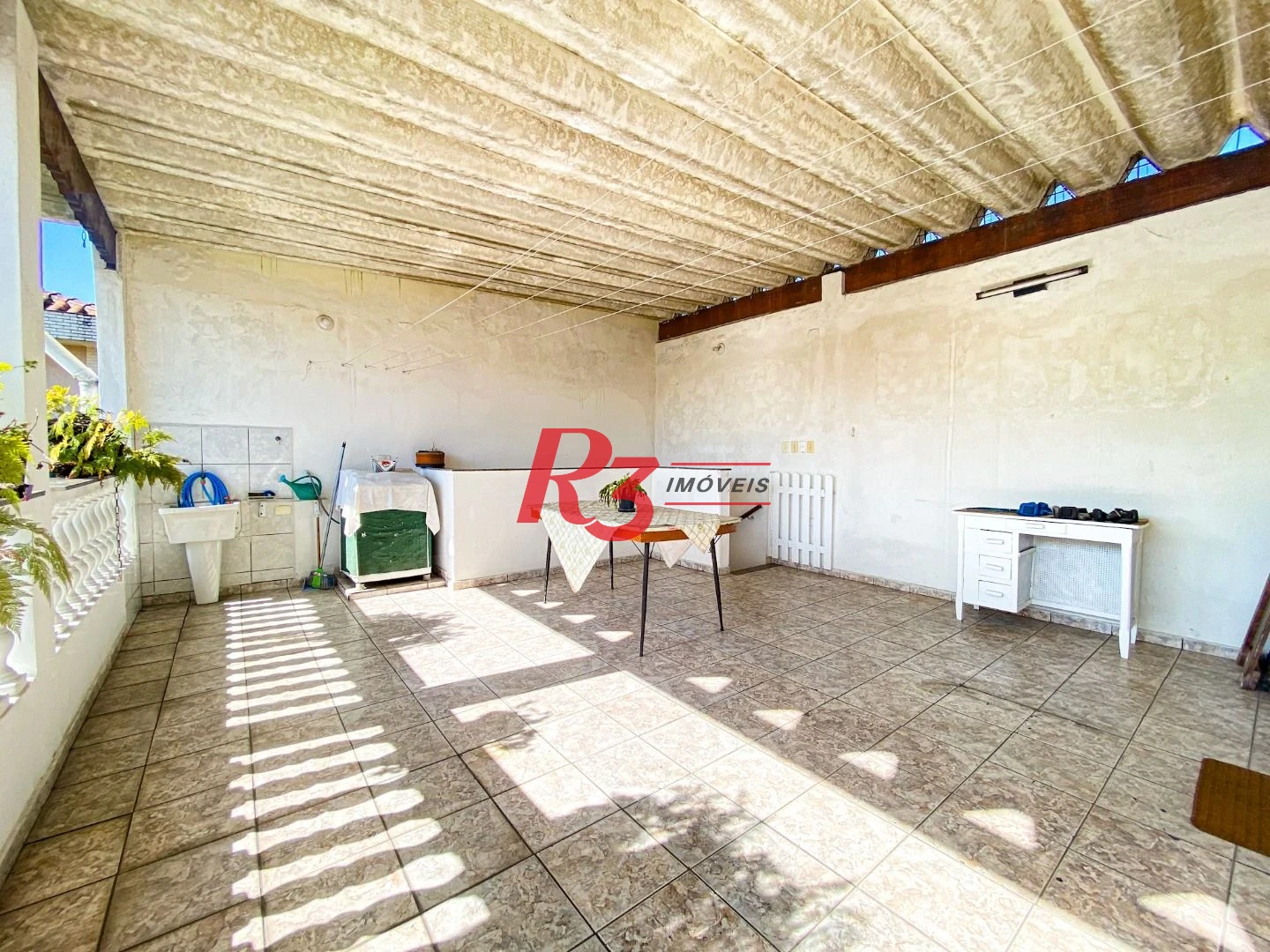 Excelente Casa a Venda 320m² 3 dorms sendo 1 suíte, 4 wc´s, 3 Vagas