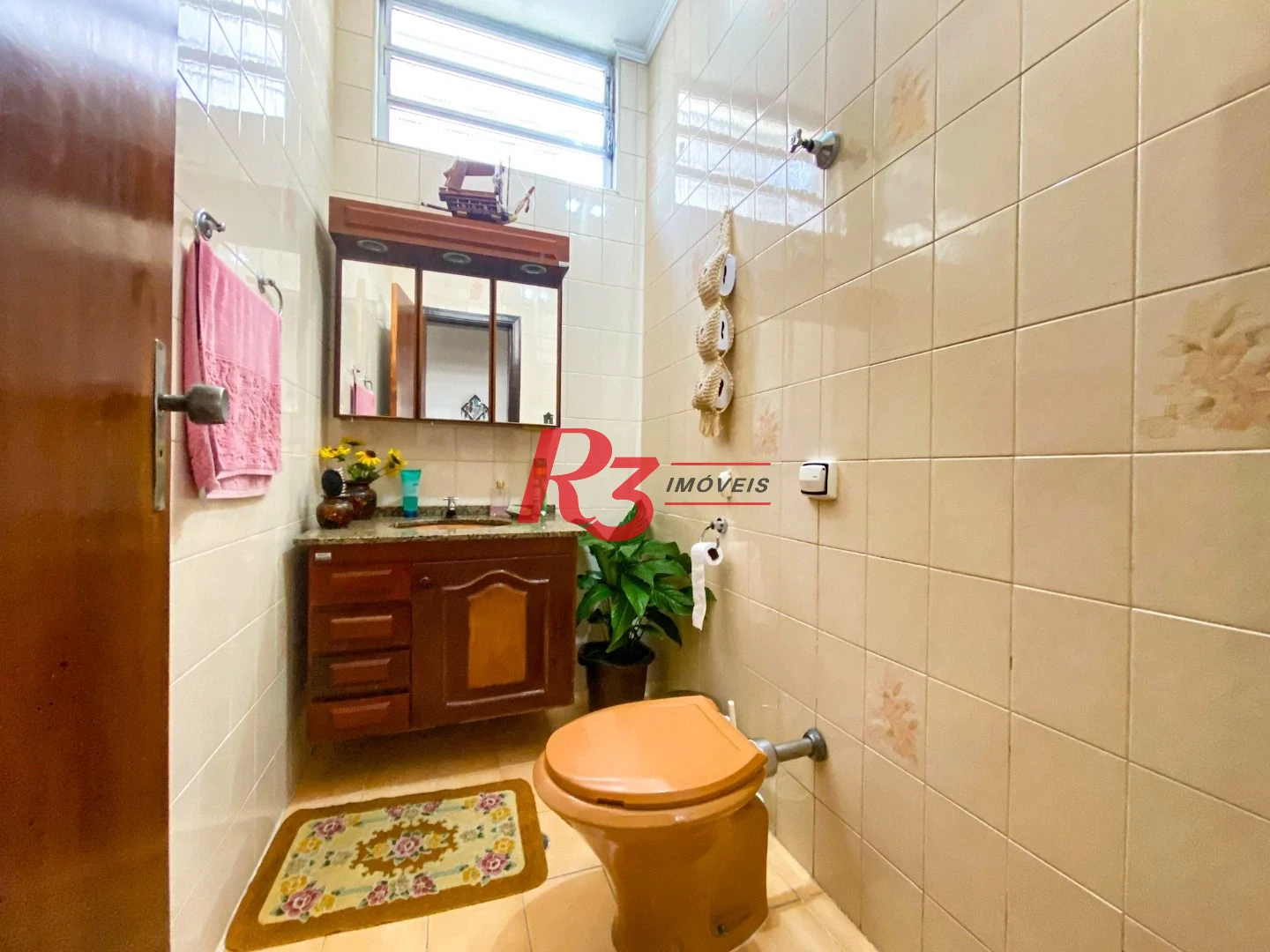 Excelente Casa a Venda 320m² 3 dorms sendo 1 suíte, 4 wc´s, 3 Vagas