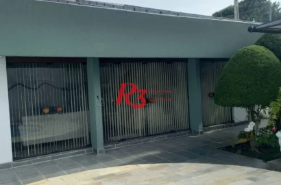 Excelente casa com 4 dormitórios à50 metros da praia da enseada no Guarujá