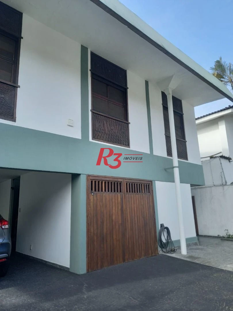 Excelente casa com 4 dormitórios à50 metros da praia da enseada no Guarujá