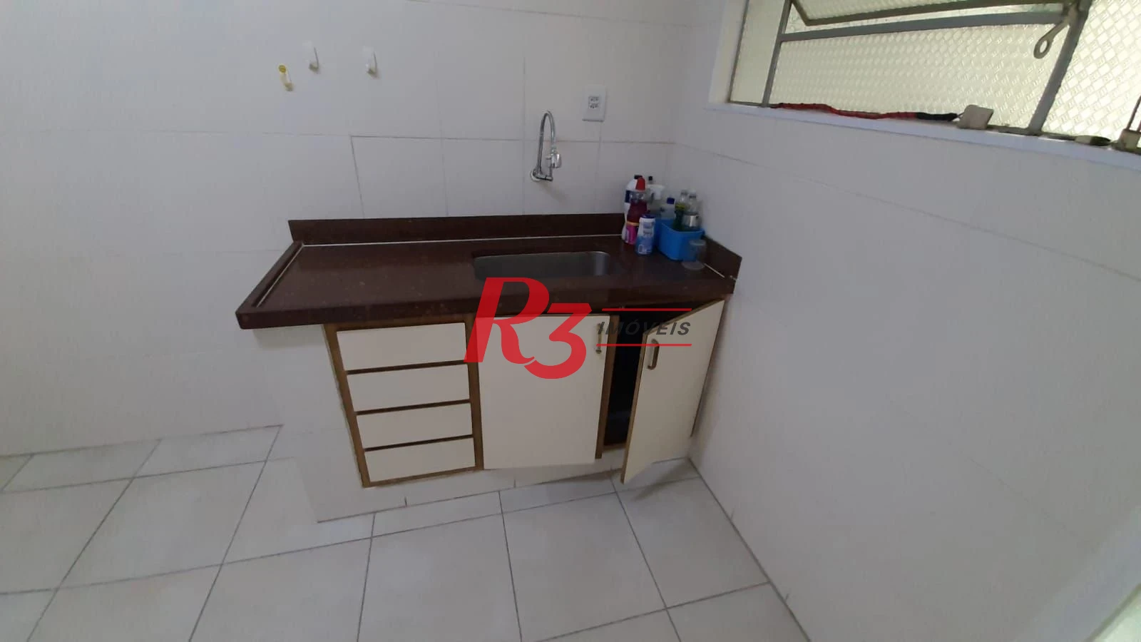 Apartamento à venda, 2 dorm, garagem fechada, Campo Grande, Santos SP