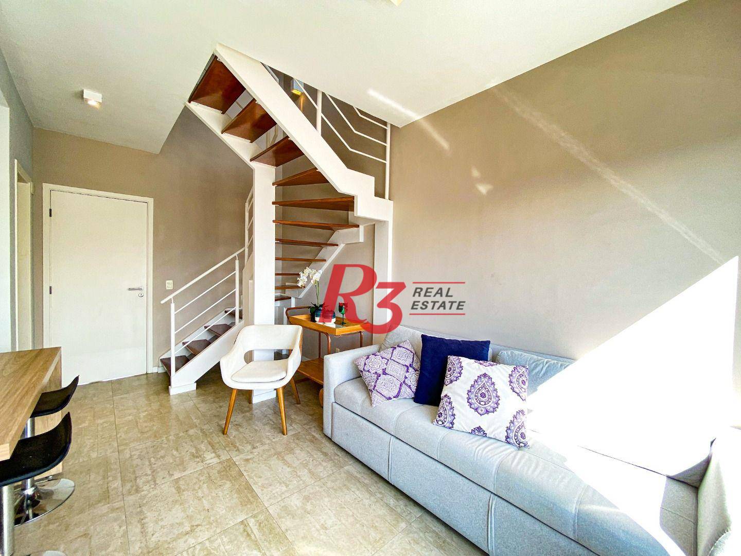 Apartamento Duplex com 1 dormitório para alugar, 60 m² por R$ 6.320,00/mês - Gonzaga - Santos/SP
