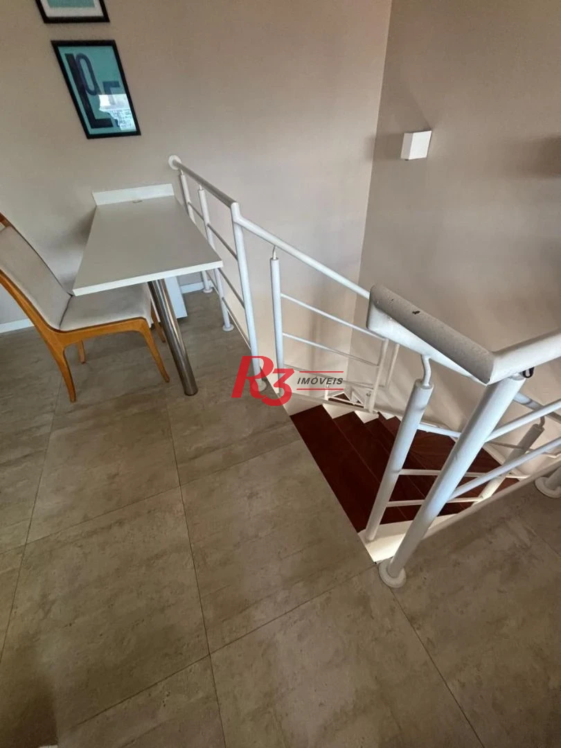 Apartamento Duplex com 1 dormitório para alugar, 60 m² por R$ 6.320,00/mês - Gonzaga - Santos/SP