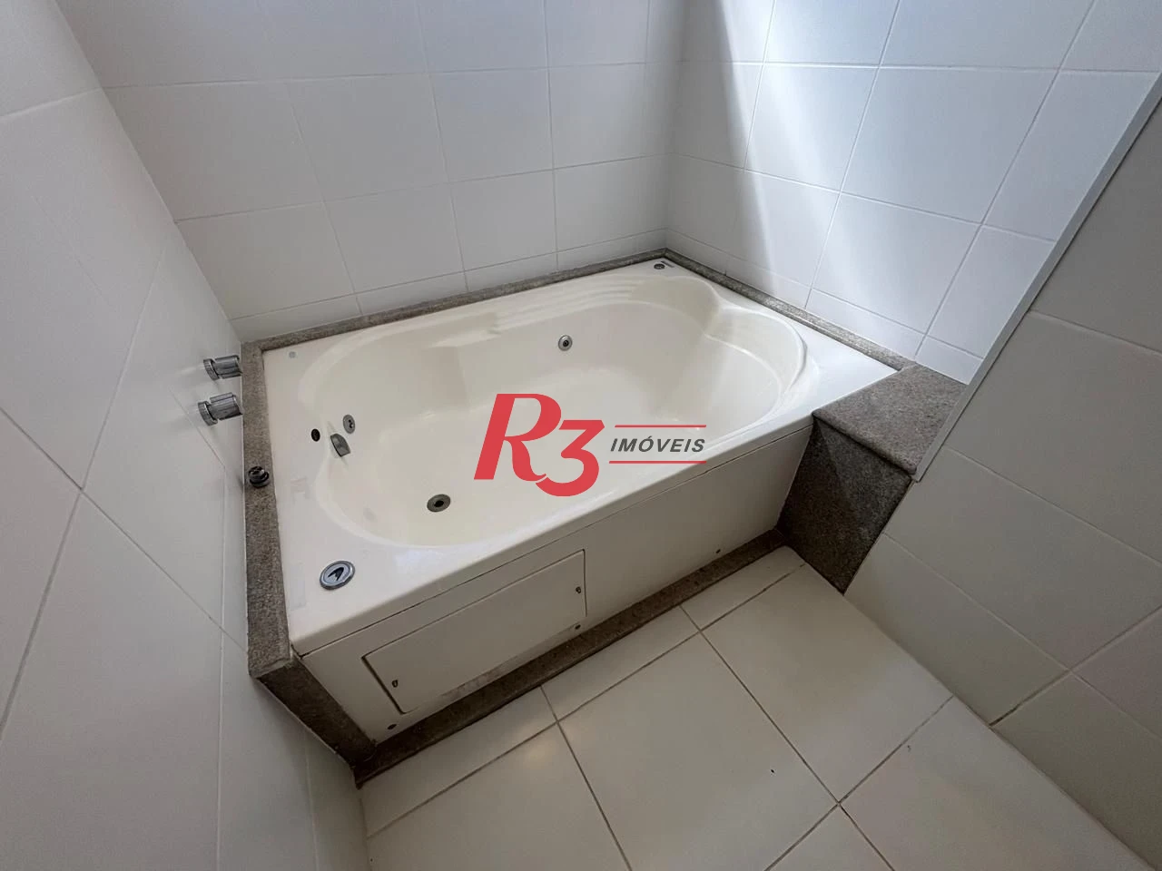 Apartamento Duplex com 1 dormitório para alugar, 60 m² por R$ 6.320,00/mês - Gonzaga - Santos/SP