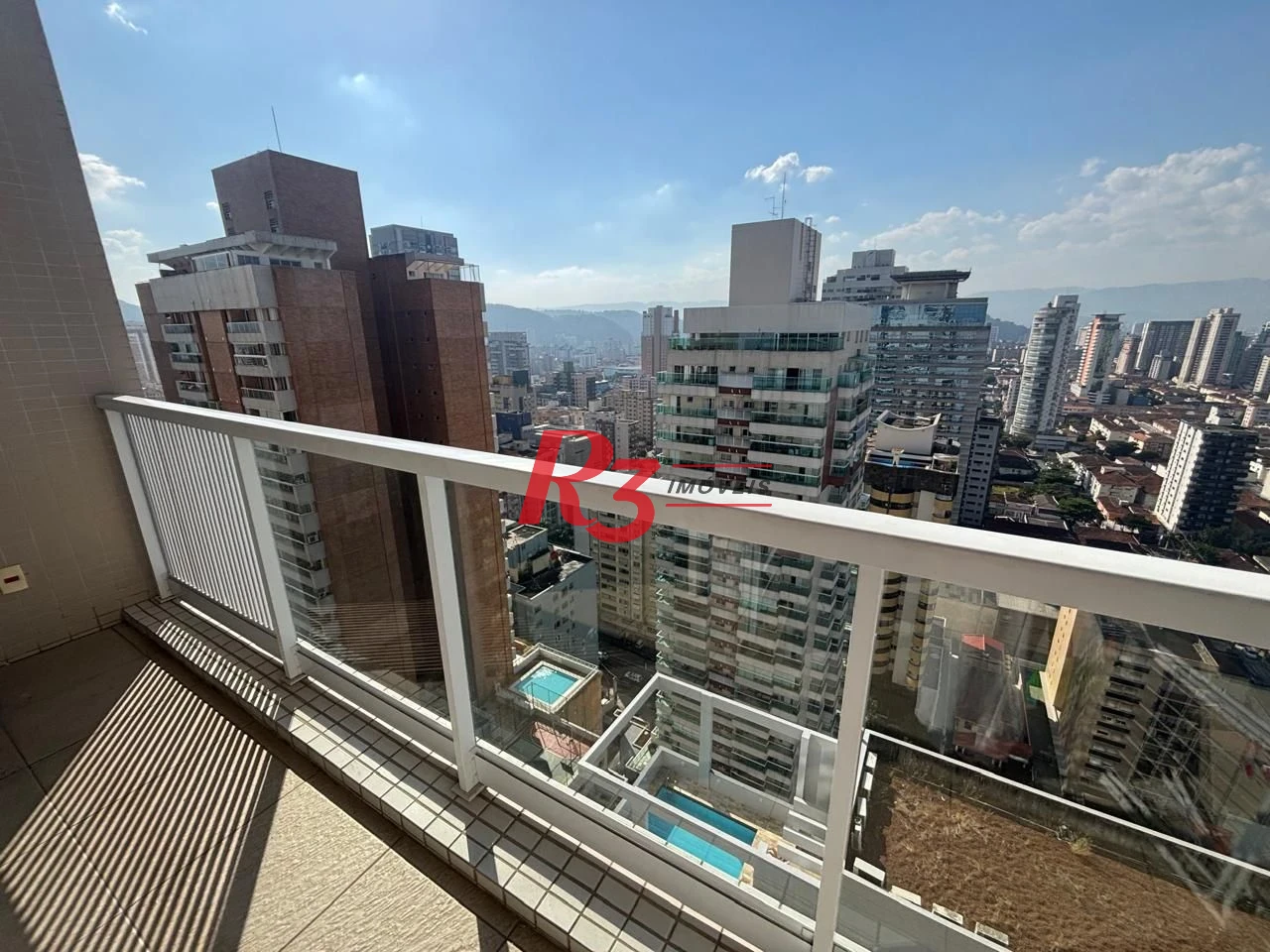 Apartamento Duplex com 1 dormitório para alugar, 60 m² por R$ 6.320,00/mês - Gonzaga - Santos/SP