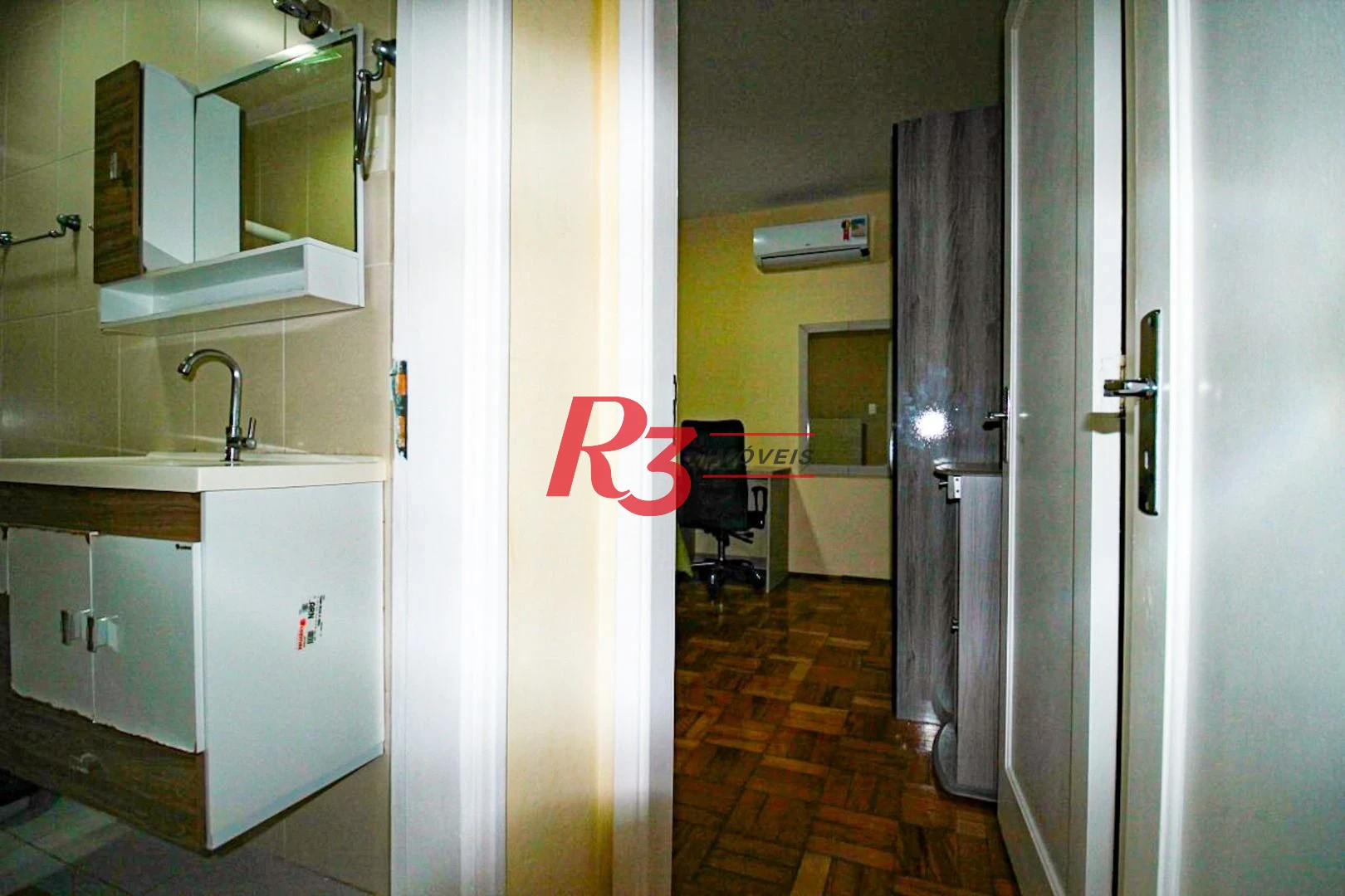 Apartamento com 3 dormitórios à venda, 156 m² por R$ 950.000,00 - Gonzaga - Santos/SP