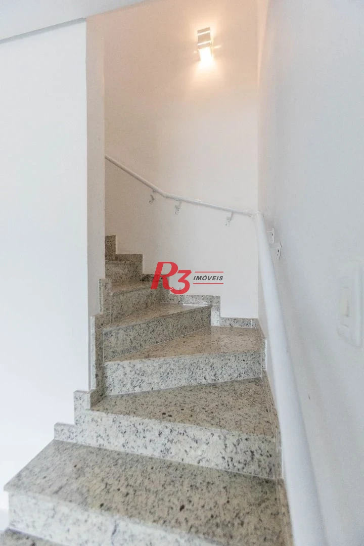 Sobrado com 2 dormitórios à venda, 100 m² por R$ 785.000,00 - Campo Grande - Santos/SP