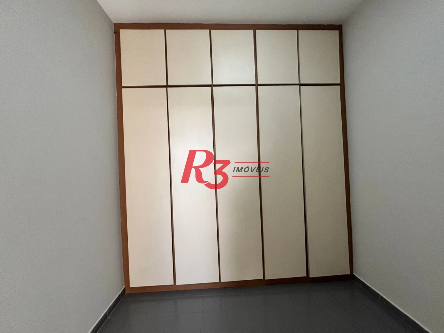 Apartamento com 2 dormitórios com dependência, garagem demarcada, para alugar, 115 m² por R$ 5.622/mês - Gonzaga - Santos/SP