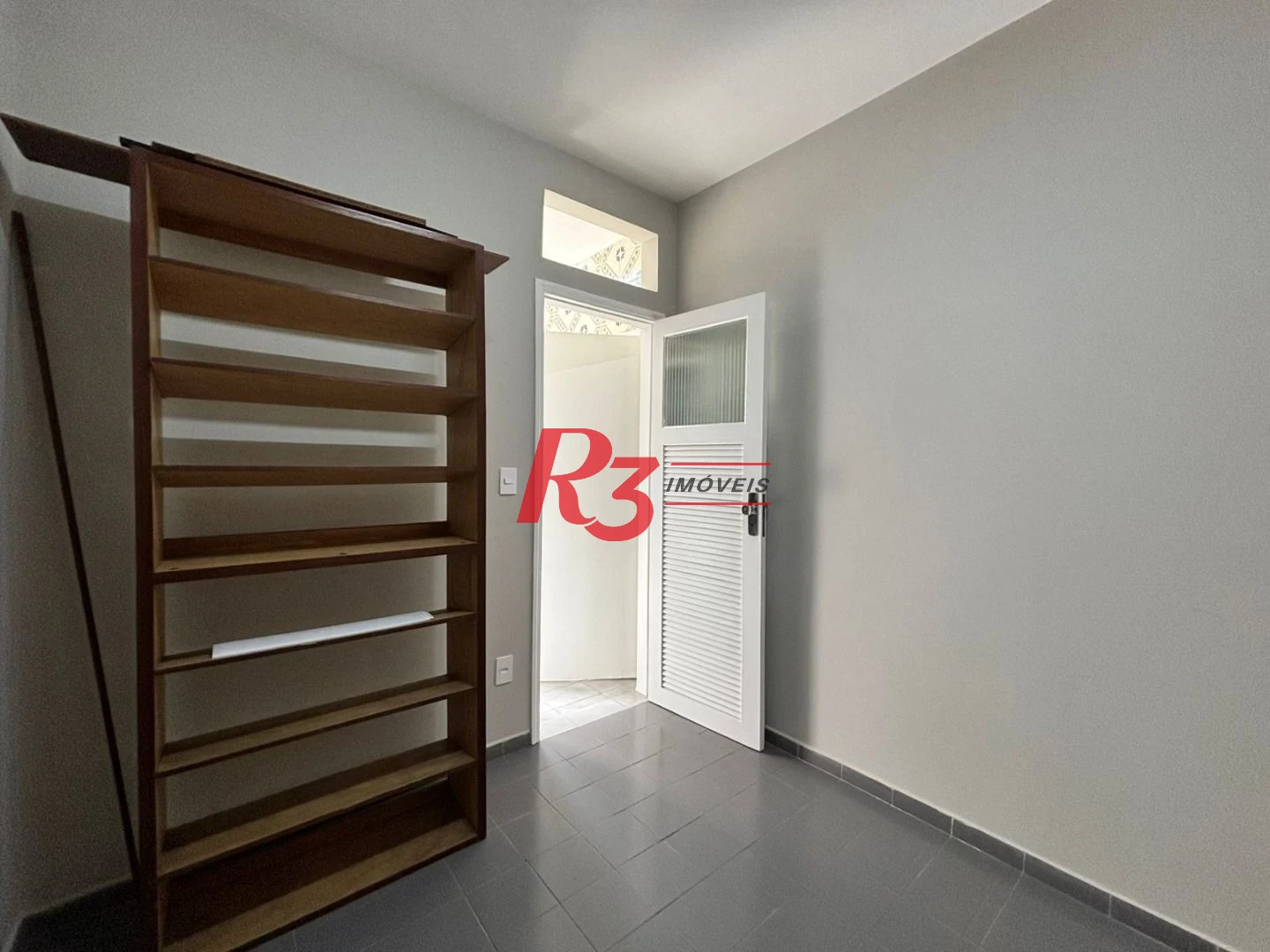 Apartamento com 2 dormitórios com dependência, garagem demarcada, para alugar, 115 m² por R$ 5.622/mês - Gonzaga - Santos/SP