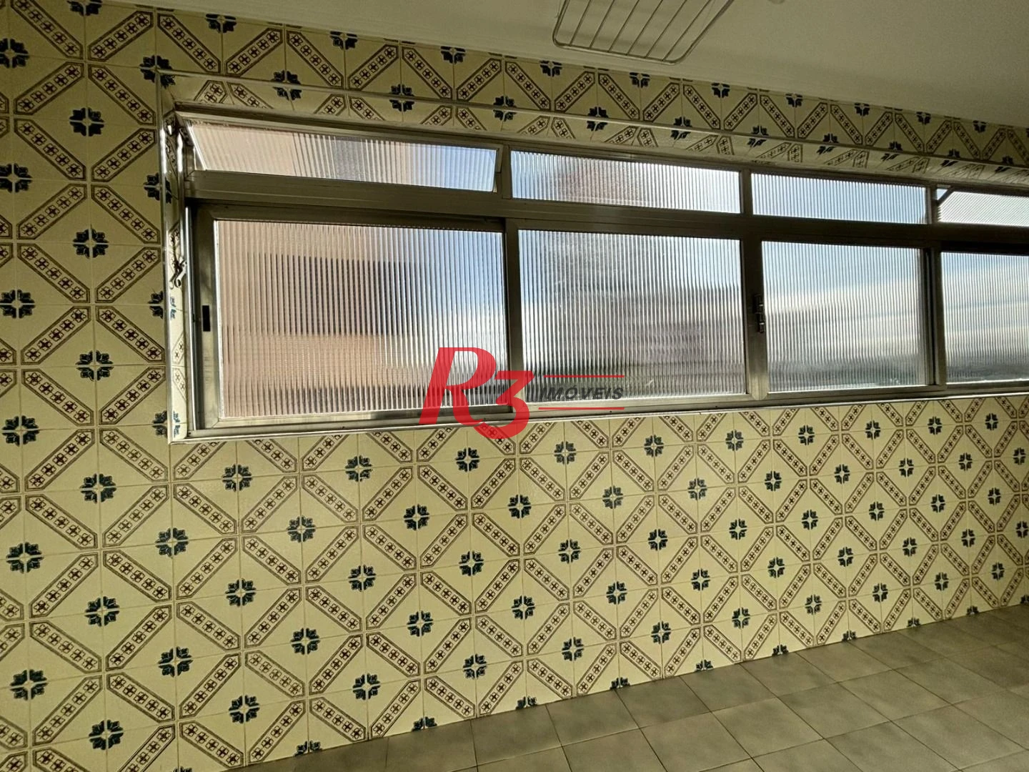 Apartamento com 2 dormitórios com dependência, garagem demarcada, para alugar, 115 m² por R$ 5.622/mês - Gonzaga - Santos/SP