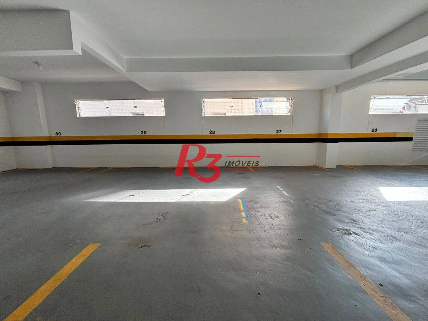 Apartamento com 2 dormitórios com dependência, garagem demarcada, para alugar, 115 m² por R$ 5.622/mês - Gonzaga - Santos/SP