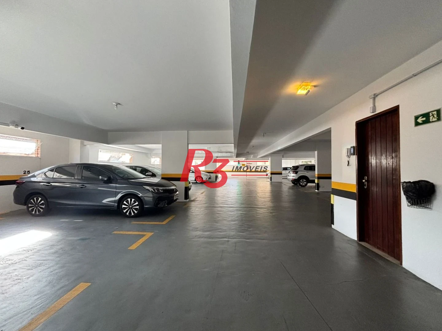 Apartamento com 2 dormitórios com dependência, garagem demarcada, para alugar, 115 m² por R$ 5.622/mês - Gonzaga - Santos/SP