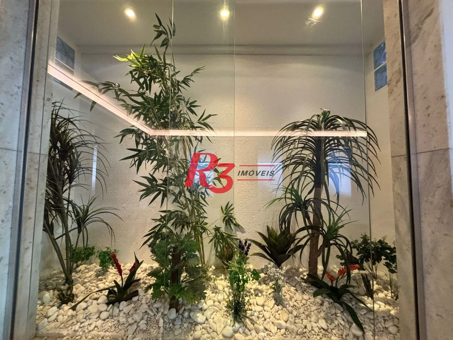 Apartamento com 2 dormitórios com dependência, garagem demarcada, para alugar, 115 m² por R$ 5.622/mês - Gonzaga - Santos/SP