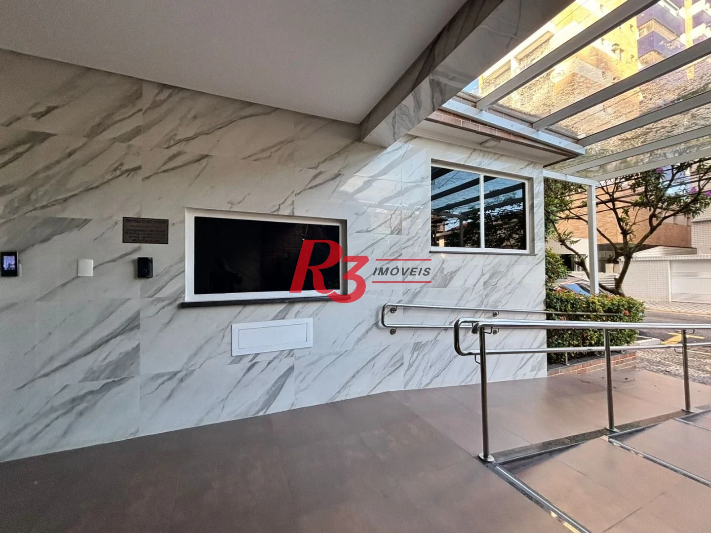 Apartamento com 2 dormitórios com dependência, garagem demarcada, para alugar, 115 m² por R$ 5.622/mês - Gonzaga - Santos/SP