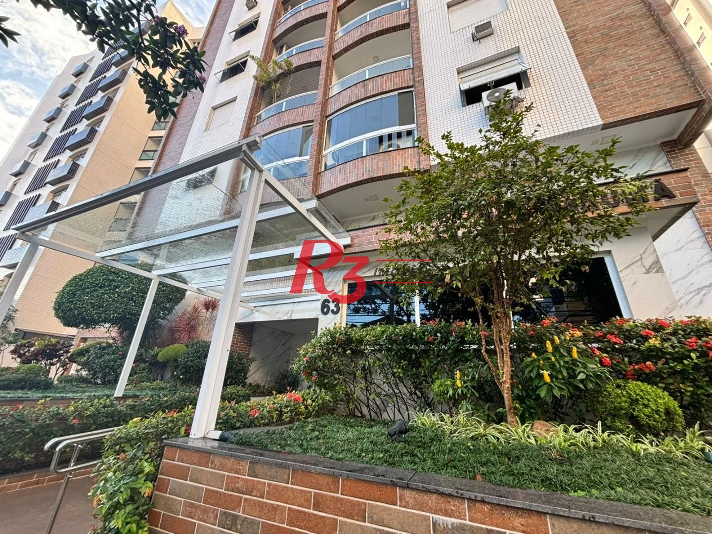 Apartamento com 2 dormitórios com dependência, garagem demarcada, para alugar, 115 m² por R$ 5.622/mês - Gonzaga - Santos/SP