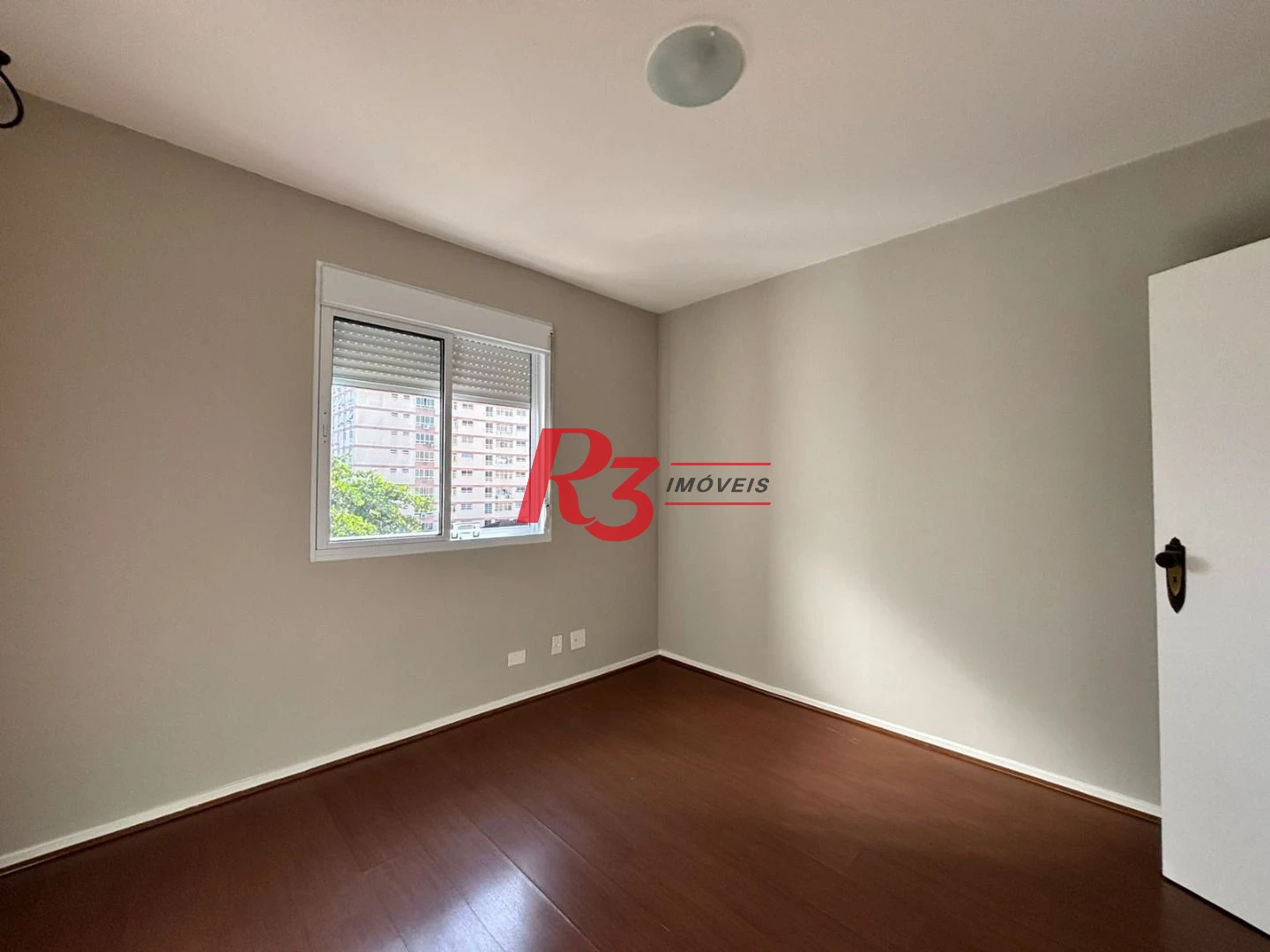 Apartamento com 2 dormitórios com dependência, garagem demarcada, para alugar, 115 m² por R$ 5.622/mês - Gonzaga - Santos/SP