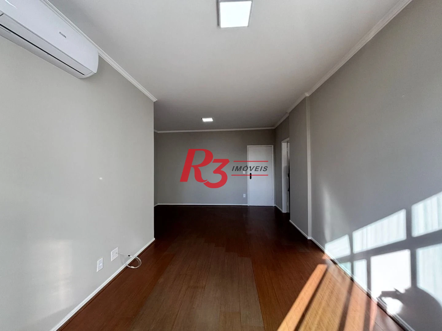 Apartamento com 2 dormitórios com dependência, garagem demarcada, para alugar, 115 m² por R$ 5.622/mês - Gonzaga - Santos/SP