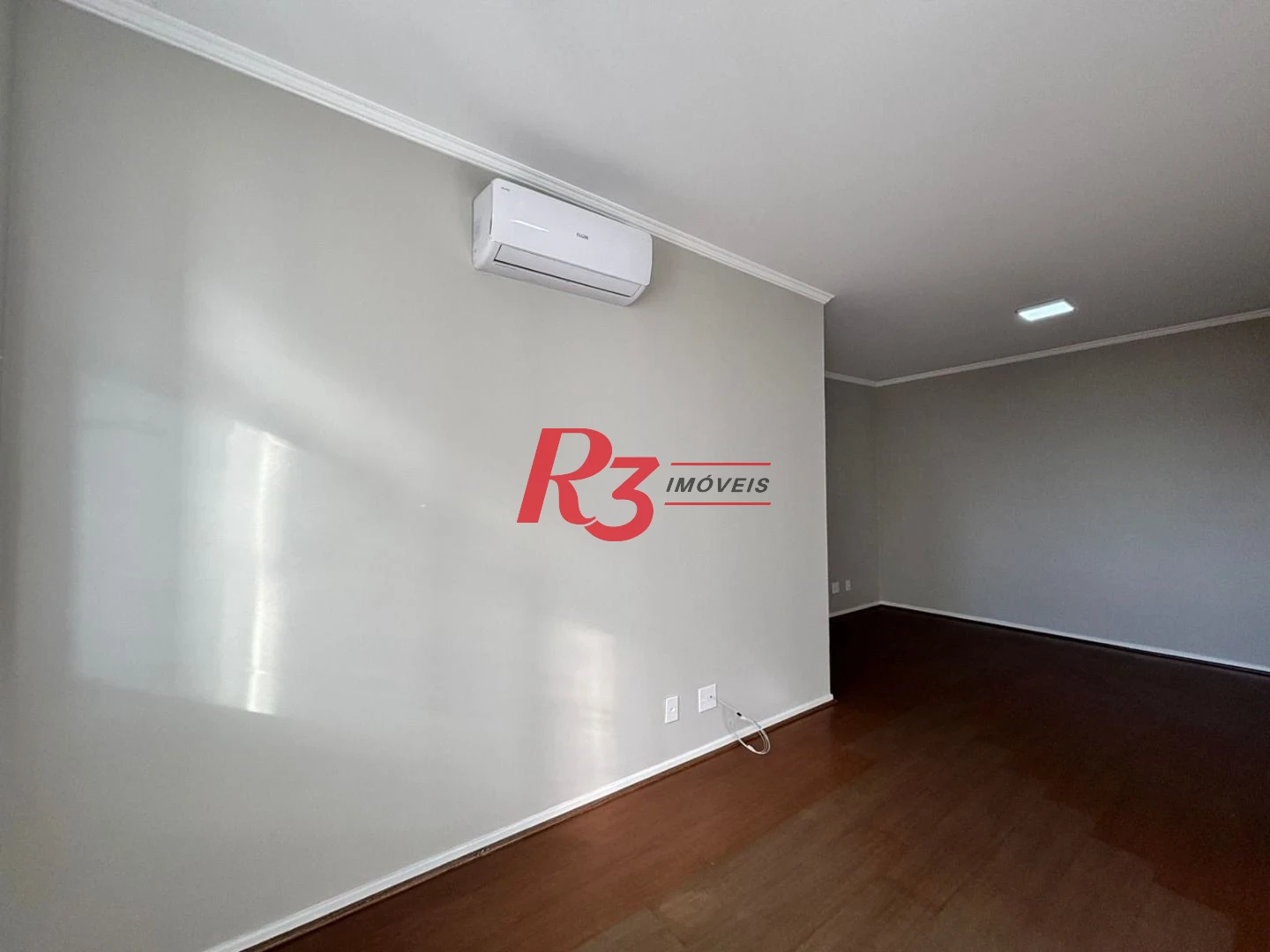 Apartamento com 2 dormitórios com dependência, garagem demarcada, para alugar, 115 m² por R$ 5.622/mês - Gonzaga - Santos/SP