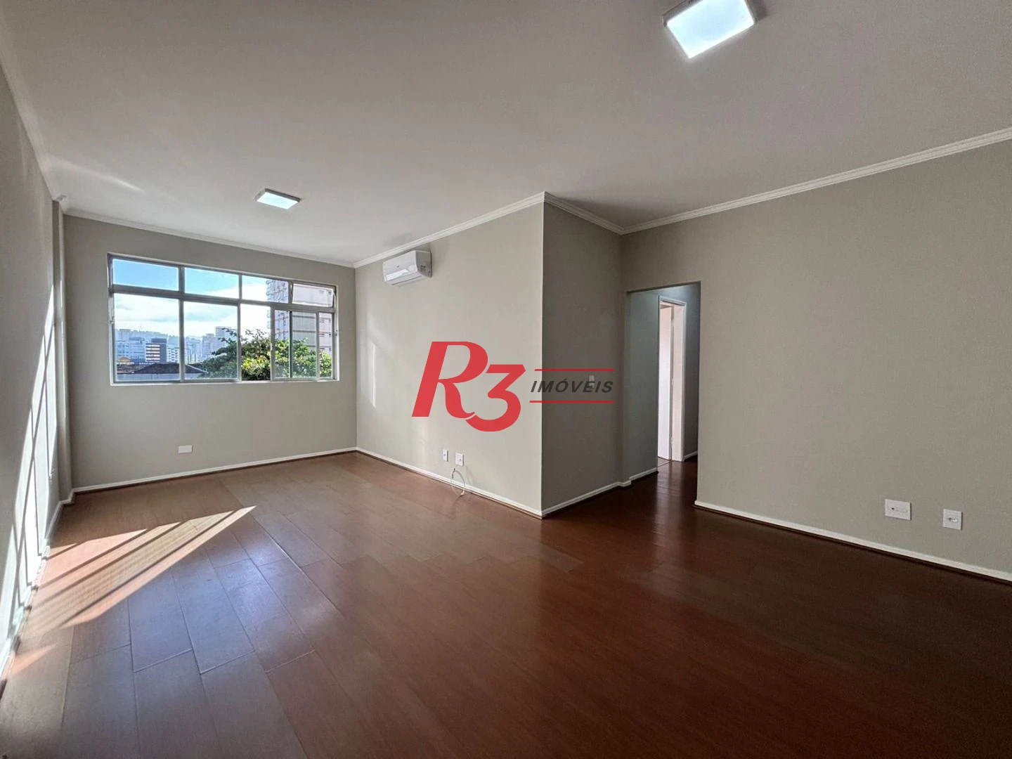 Apartamento com 2 dormitórios com dependência, garagem demarcada, para alugar, 115 m² por R$ 5.622/mês - Gonzaga - Santos/SP
