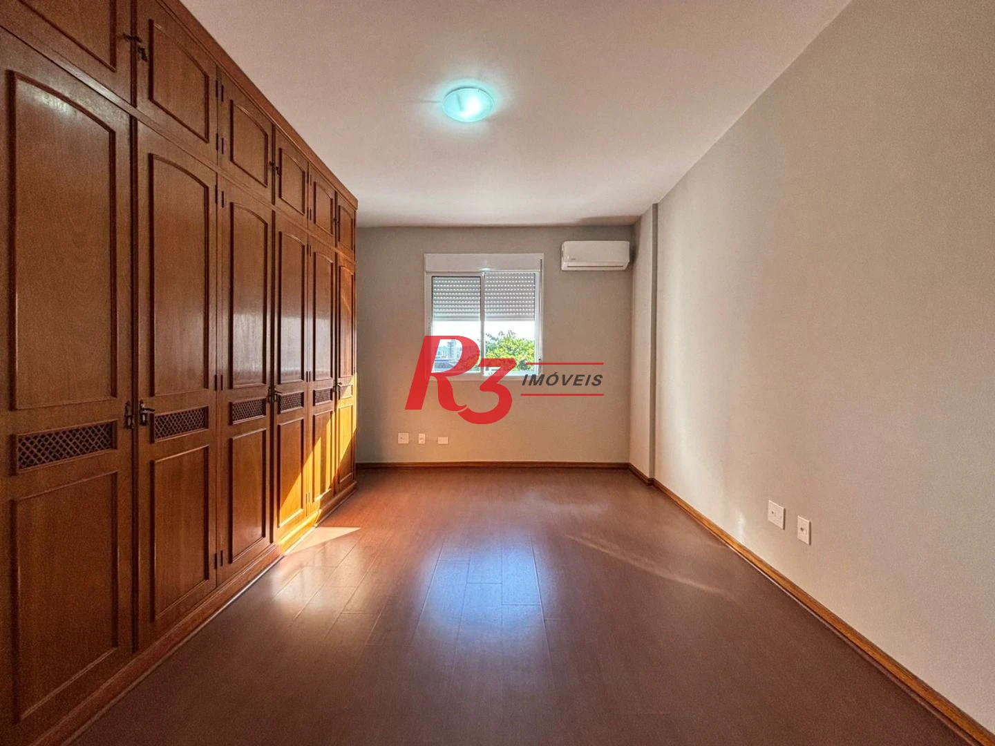 Apartamento com 2 dormitórios com dependência, garagem demarcada, para alugar, 115 m² por R$ 5.622/mês - Gonzaga - Santos/SP