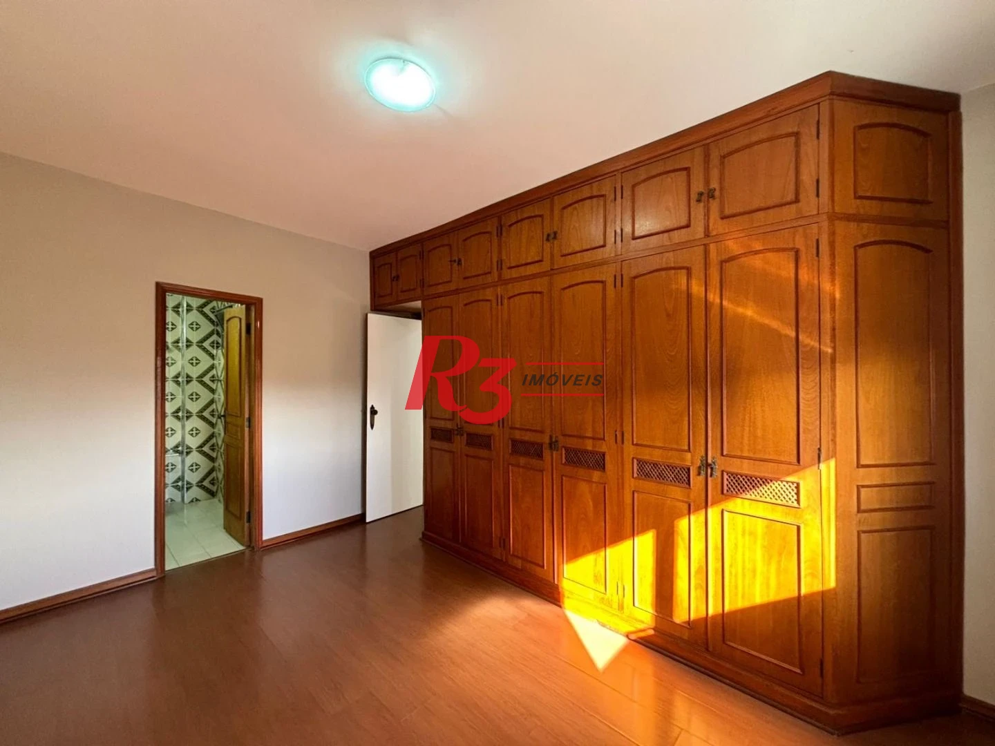 Apartamento com 2 dormitórios com dependência, garagem demarcada, para alugar, 115 m² por R$ 5.622/mês - Gonzaga - Santos/SP