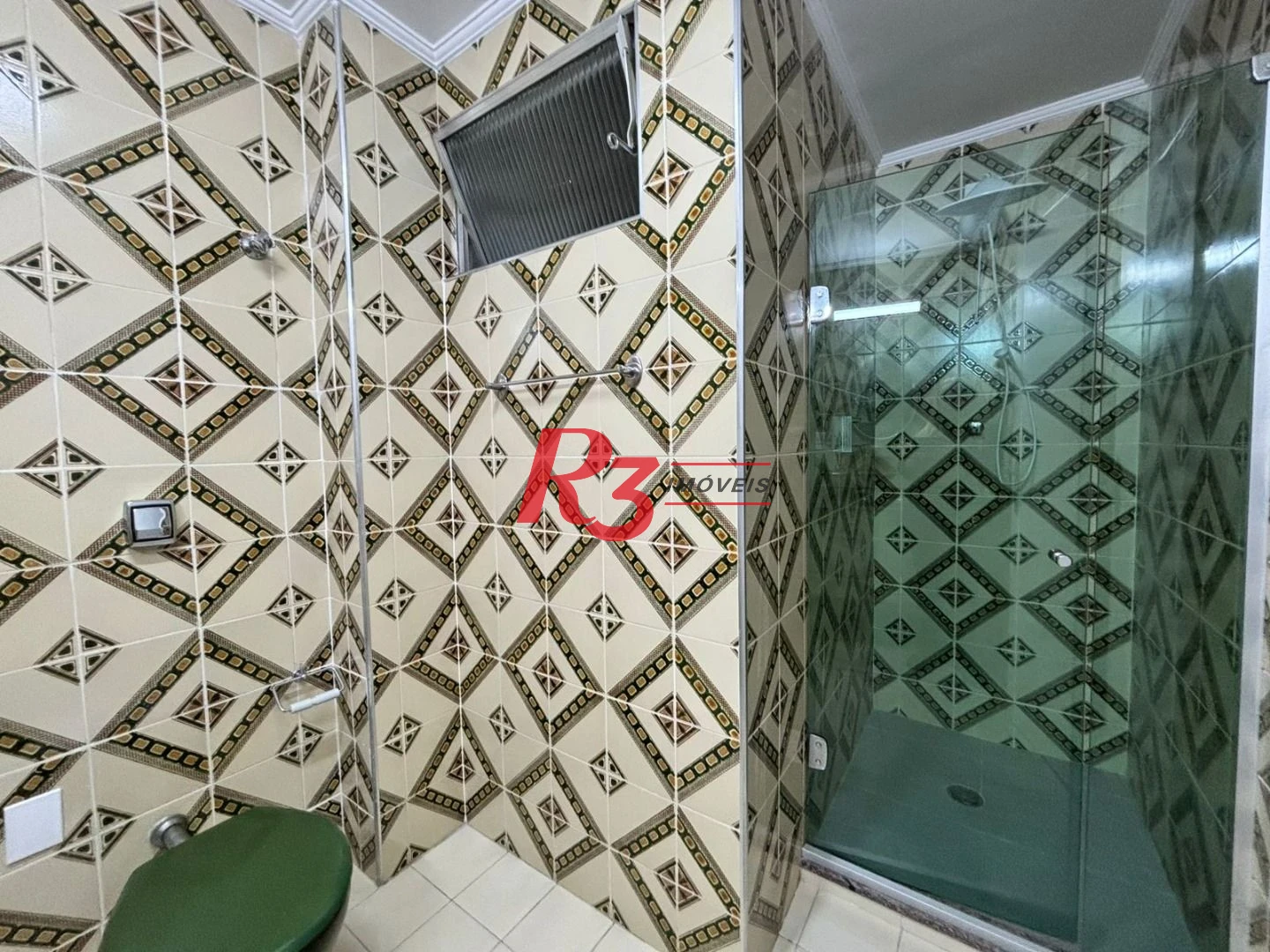 Apartamento com 2 dormitórios com dependência, garagem demarcada, para alugar, 115 m² por R$ 5.622/mês - Gonzaga - Santos/SP