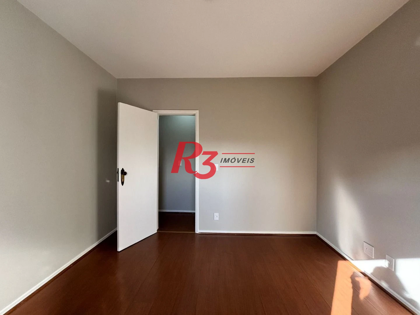 Apartamento com 2 dormitórios com dependência, garagem demarcada, para alugar, 115 m² por R$ 5.622/mês - Gonzaga - Santos/SP