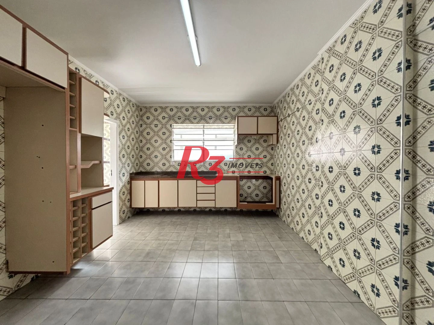 Apartamento com 2 dormitórios com dependência, garagem demarcada, para alugar, 115 m² por R$ 5.622/mês - Gonzaga - Santos/SP