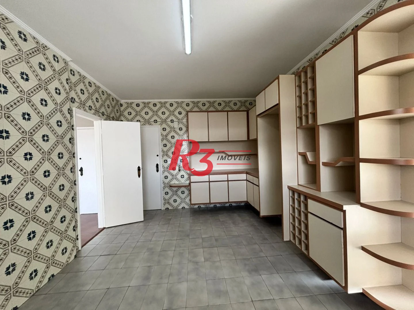 Apartamento com 2 dormitórios com dependência, garagem demarcada, para alugar, 115 m² por R$ 5.622/mês - Gonzaga - Santos/SP