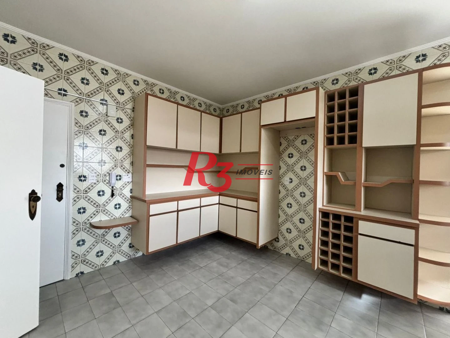 Apartamento com 2 dormitórios com dependência, garagem demarcada, para alugar, 115 m² por R$ 5.622/mês - Gonzaga - Santos/SP