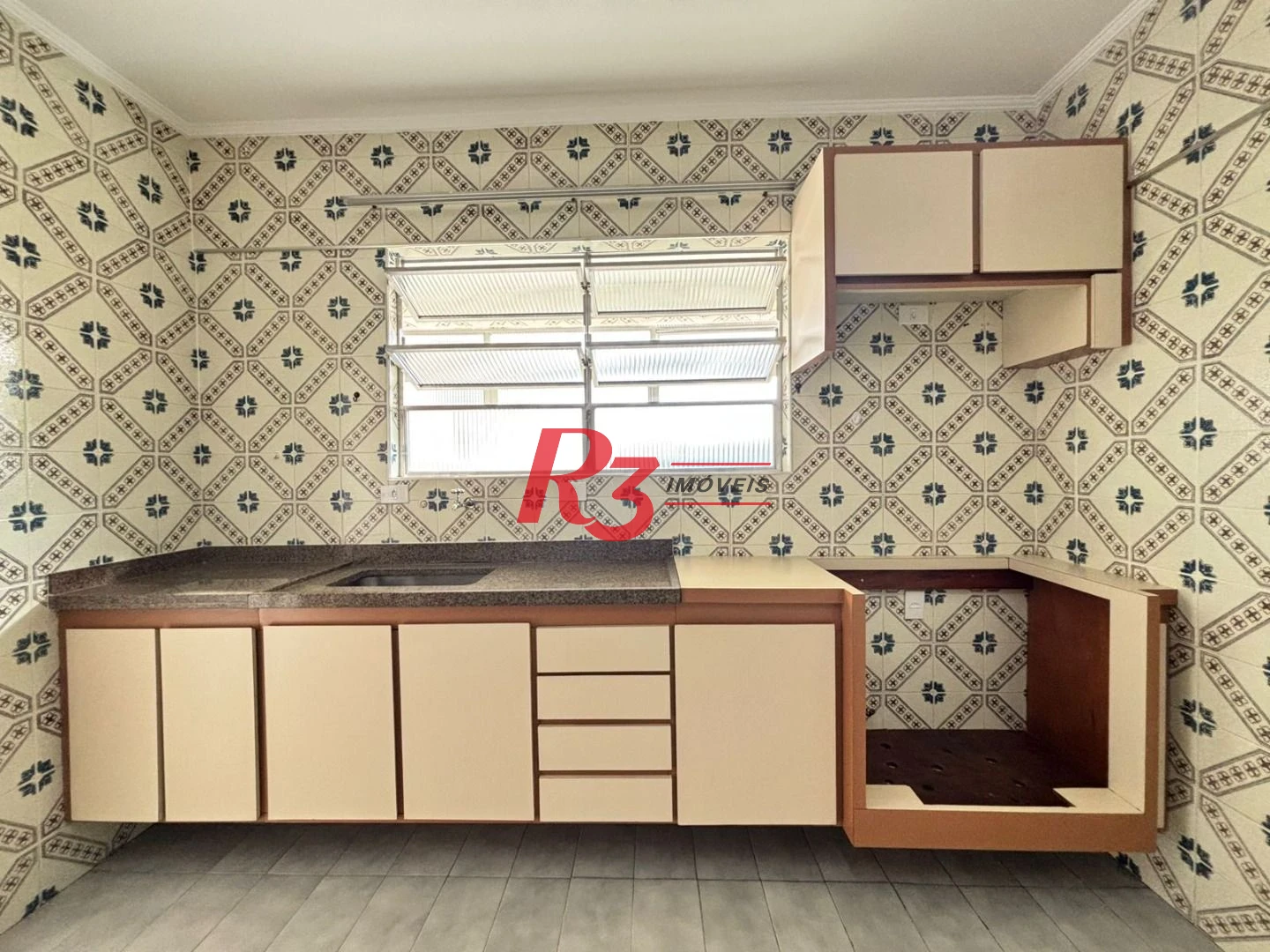 Apartamento com 2 dormitórios com dependência, garagem demarcada, para alugar, 115 m² por R$ 5.622/mês - Gonzaga - Santos/SP