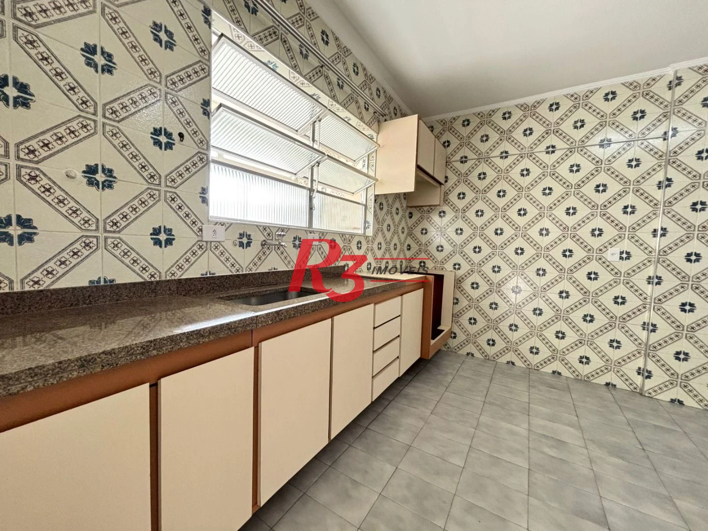 Apartamento com 2 dormitórios com dependência, garagem demarcada, para alugar, 115 m² por R$ 5.622/mês - Gonzaga - Santos/SP