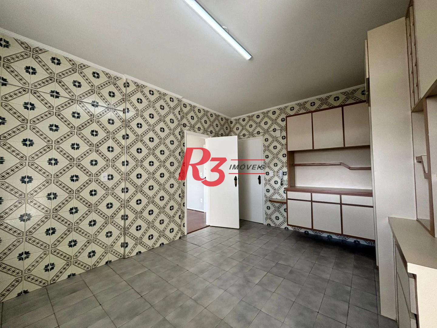 Apartamento com 2 dormitórios com dependência, garagem demarcada, para alugar, 115 m² por R$ 5.622/mês - Gonzaga - Santos/SP