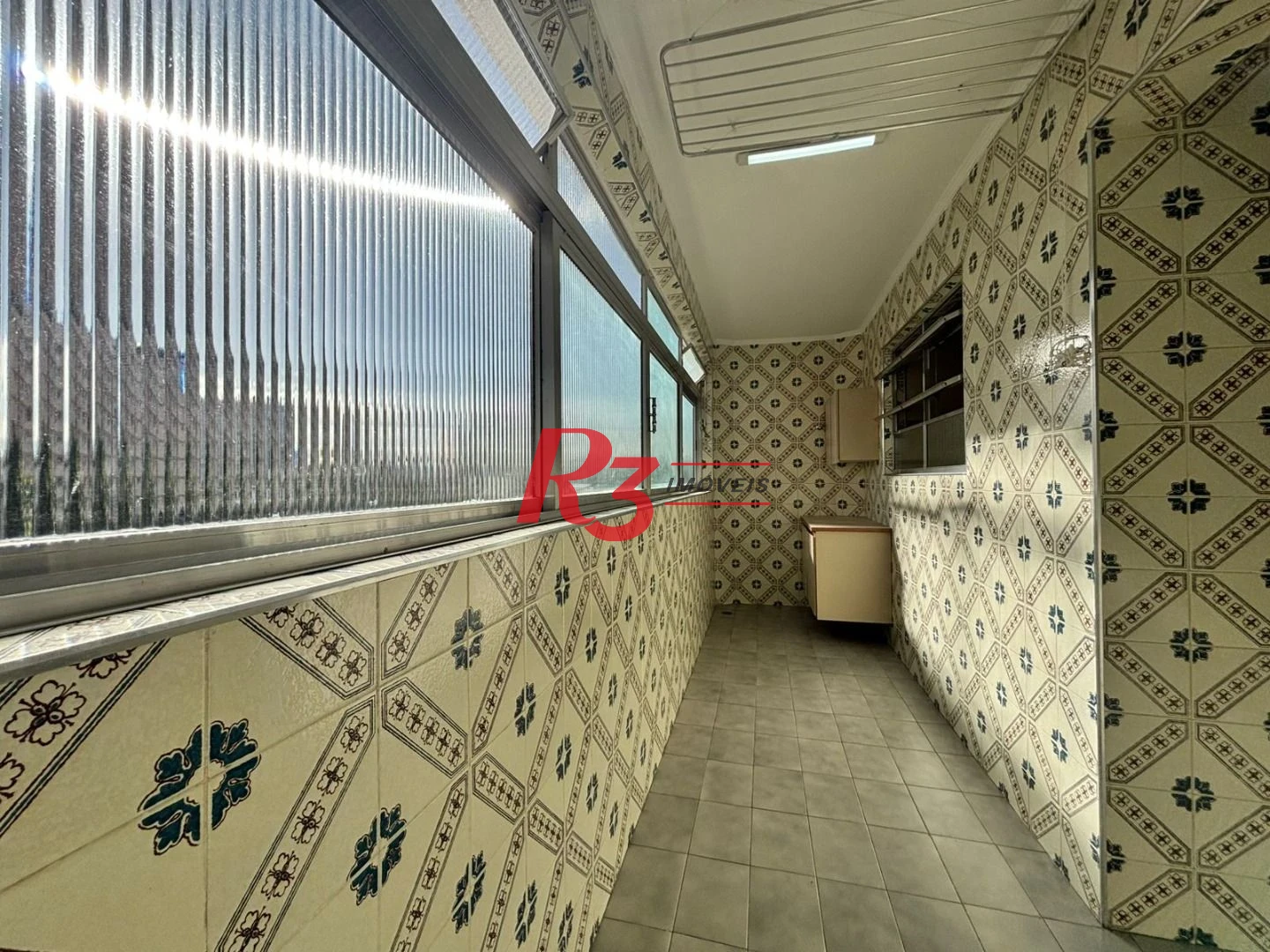 Apartamento com 2 dormitórios com dependência, garagem demarcada, para alugar, 115 m² por R$ 5.622/mês - Gonzaga - Santos/SP