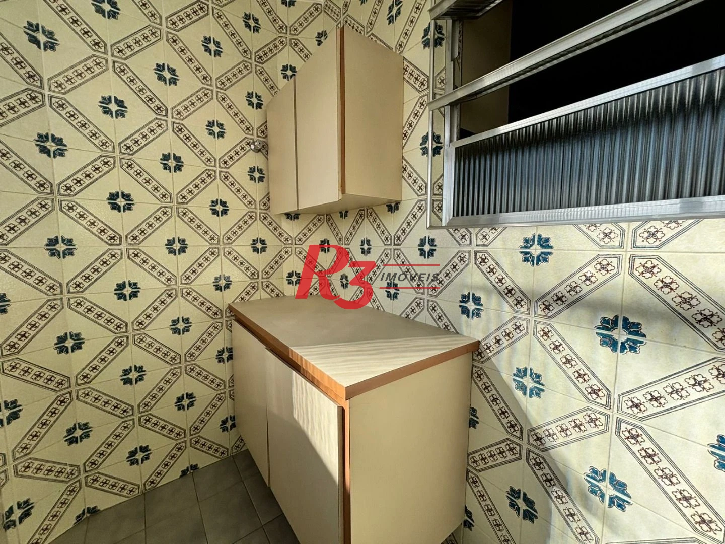Apartamento com 2 dormitórios com dependência, garagem demarcada, para alugar, 115 m² por R$ 5.622/mês - Gonzaga - Santos/SP