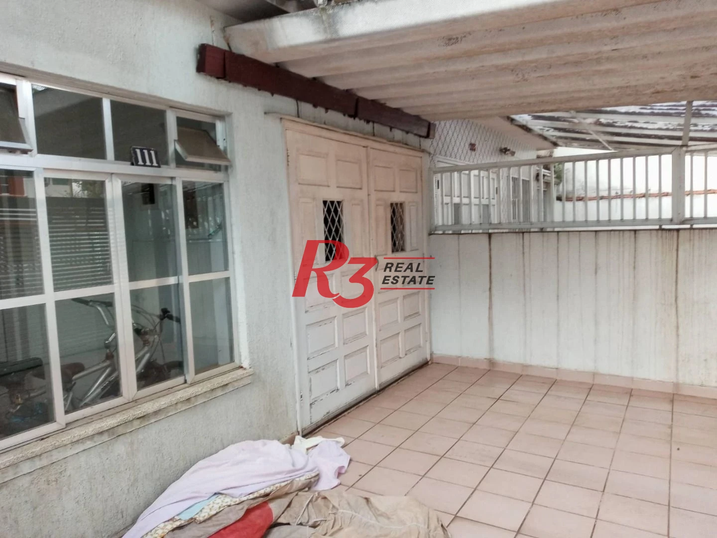 Excelente casa geminada à venda, 4 dormitórios no Embaré em Santos-SP