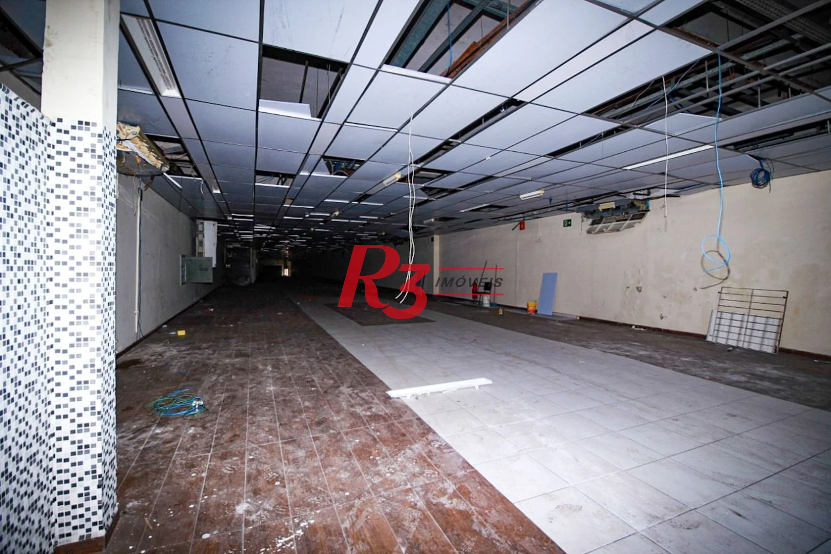 Ampla loja. aluguel, 1.736m², no centro de Santos-SP