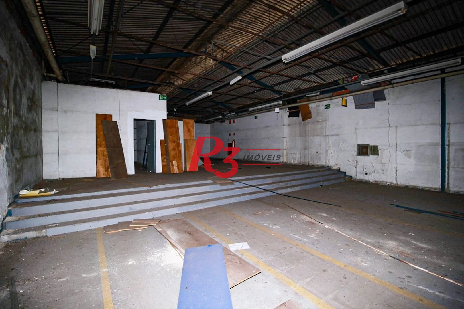 Ampla loja. aluguel, 1.736m², no centro de Santos-SP