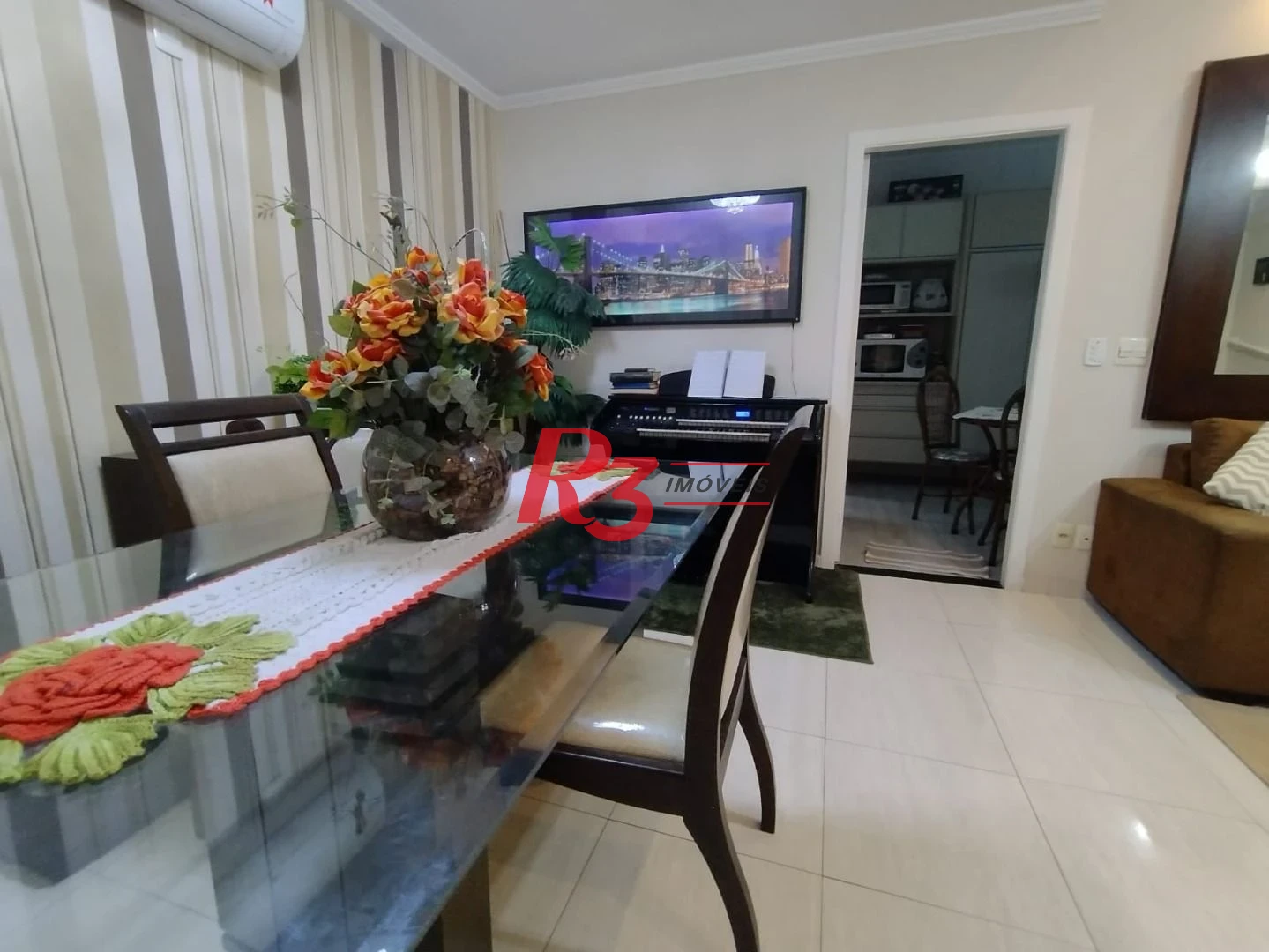 Casa Village para venda, 3 dorm (1 suíte),2 vagas no Estuário em Santos. SP