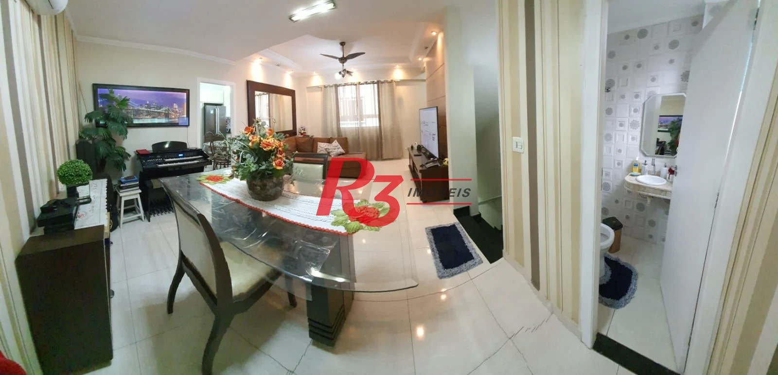 Casa Village para venda, 3 dorm (1 suíte),2 vagas no Estuário em Santos. SP