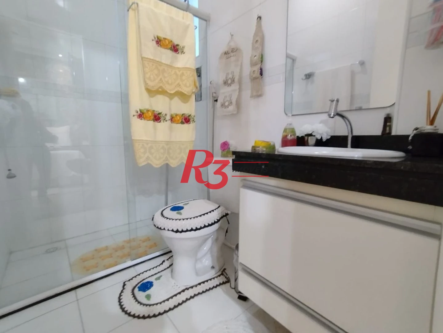 Casa Village para venda, 3 dorm (1 suíte),2 vagas no Estuário em Santos. SP