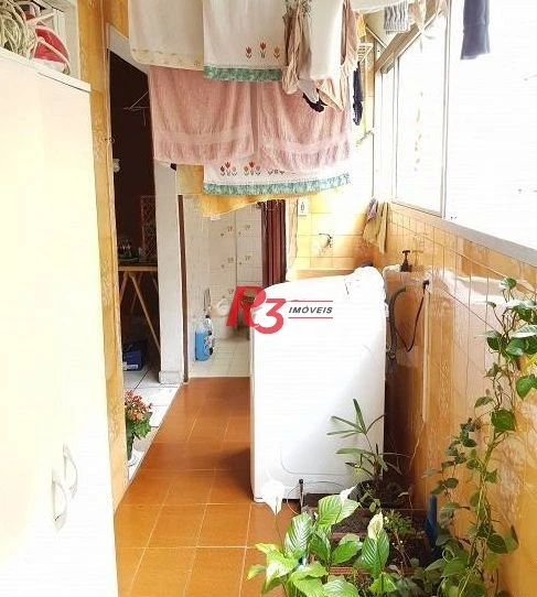 Amplo apartamento no bairro do Itararé, 3 dormitórios sendo 1 suite, dependência de empregada, 1 garagem demarcada, 3 elevador, armários