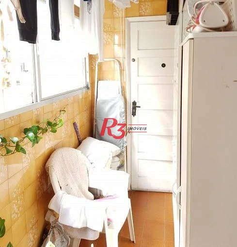 Amplo apartamento no bairro do Itararé, 3 dormitórios sendo 1 suite, dependência de empregada, 1 garagem demarcada, 3 elevador, armários